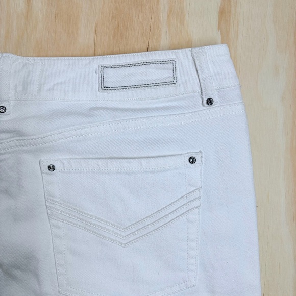 White House Black Market Blanc Rhinestone Bootcut Jeans White Size 6 - Picture 7 of 14